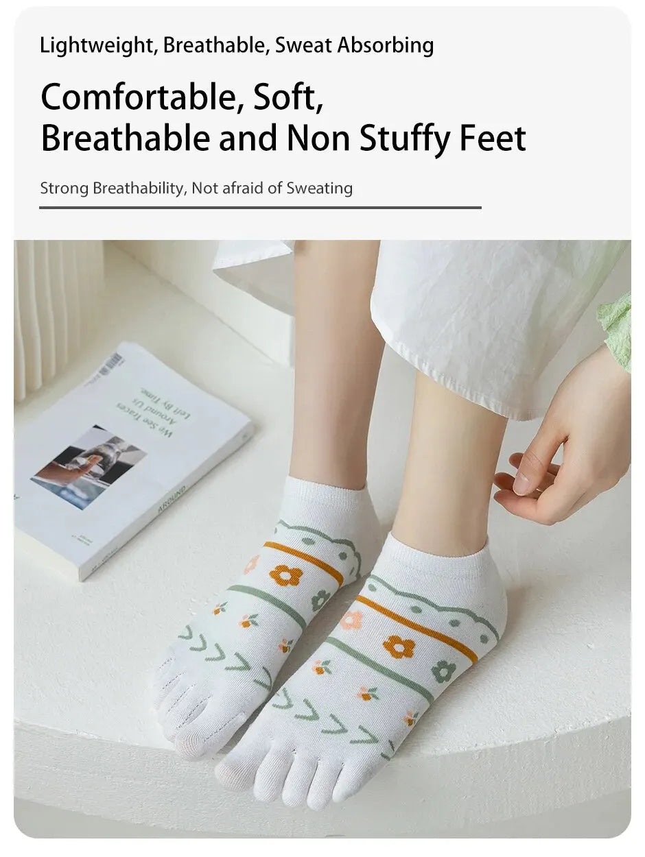 3 Pairs of Women's Spring and sSummer Season Cute and Sweet Fashionable Striped Flower Comfortable Five-finger Split-toe Socks