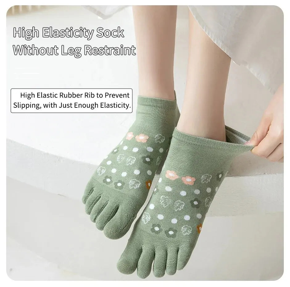 3 Pairs of Women's Spring and sSummer Season Cute and Sweet Fashionable Striped Flower Comfortable Five-finger Split-toe Socks