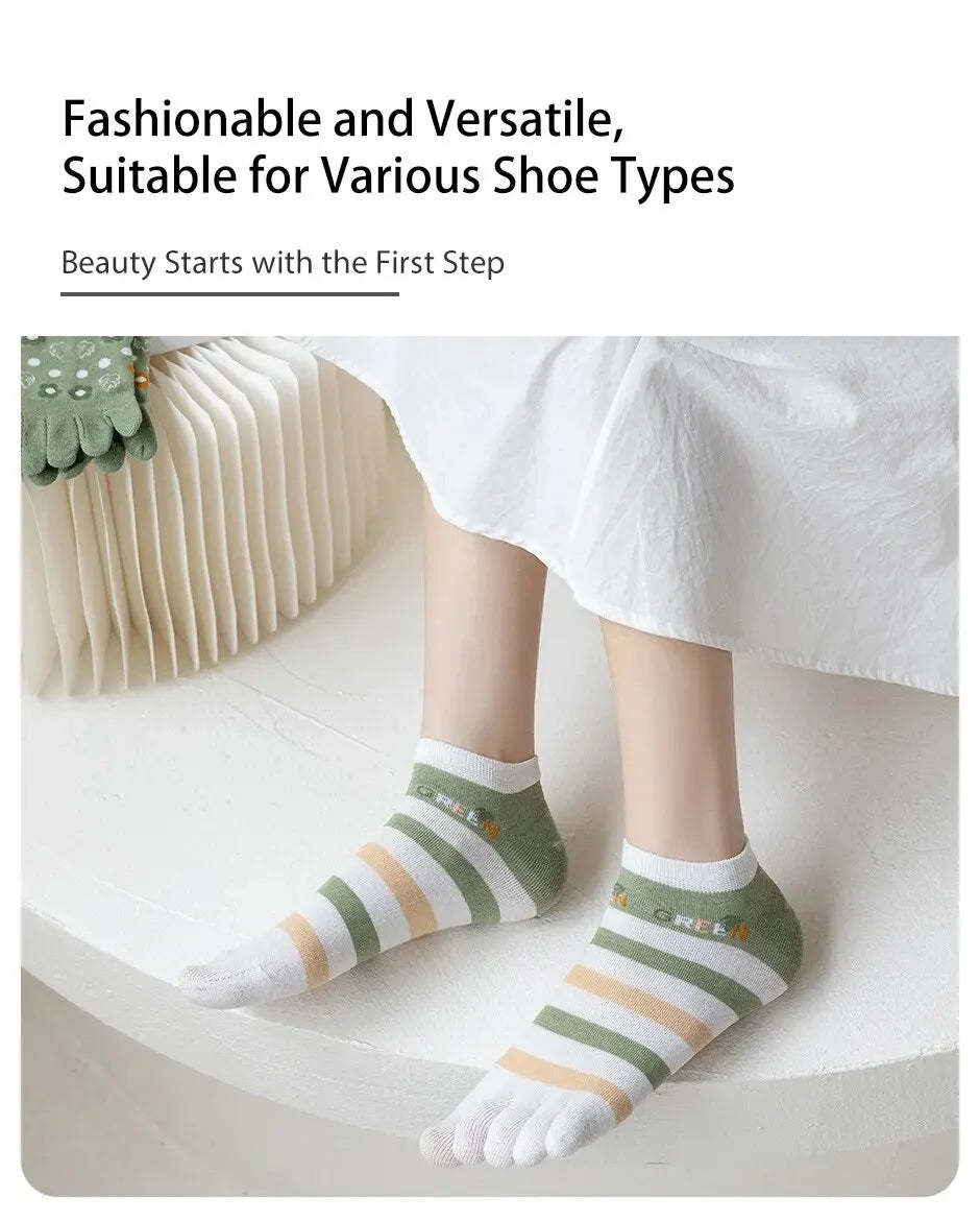 3 Pairs of Women's Spring and sSummer Season Cute and Sweet Fashionable Striped Flower Comfortable Five-finger Split-toe Socks