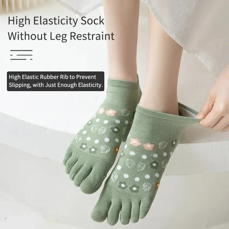 3 Pairs of Women's Spring and sSummer Season Cute and Sweet Fashionable Striped Flower Comfortable Five-finger Split-toe Socks